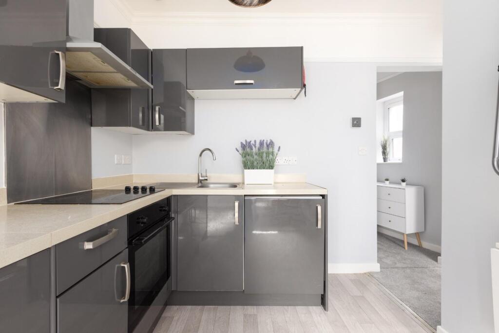 Flat 1, 3 Bushy Park, BS4-4.jpg