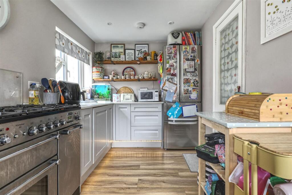 kitchen2.jpg