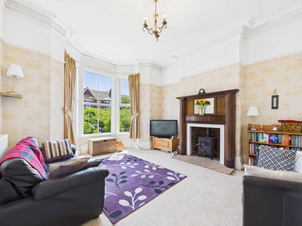 CAM02386G0-PR0133-STILL007