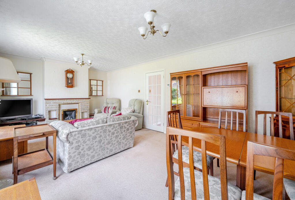 1298512-9-683d80a...