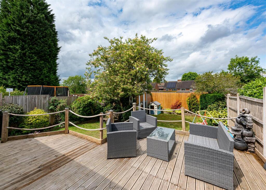 224 Castlecroft Road-garden1.jpg