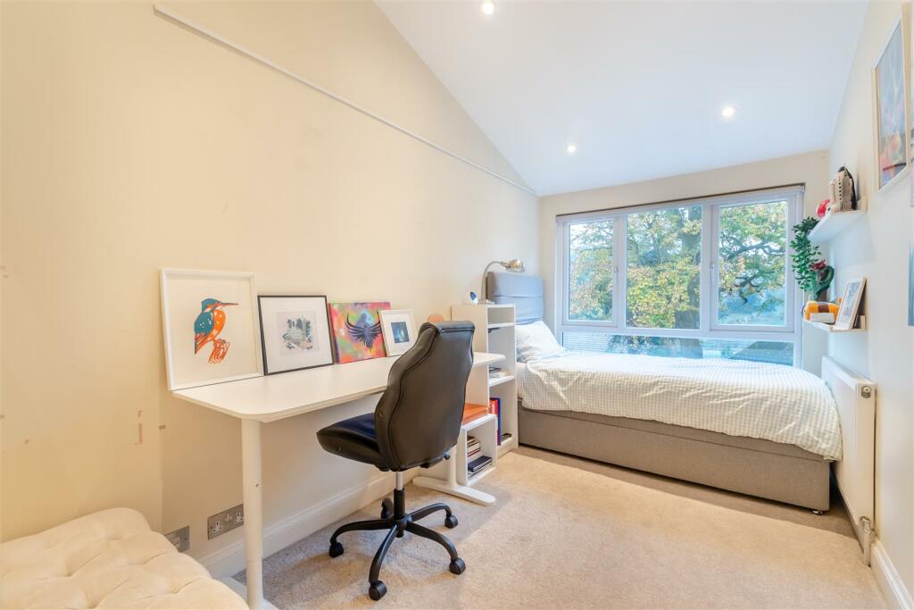 8627589-interior01.jpg