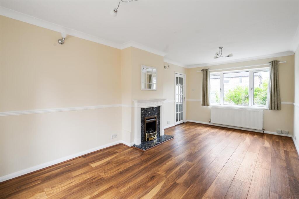 21 Lawnswood Avenue_15.jpg