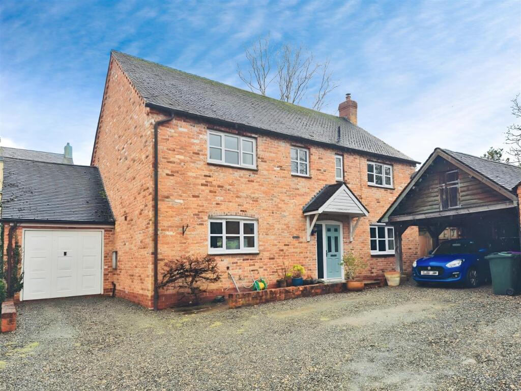 f47edc17-Bay 20Tree 20Cottage 20front 20photo.jpg