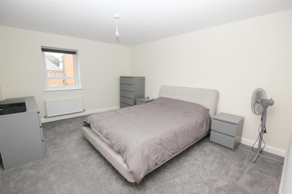 bed 1.jpg