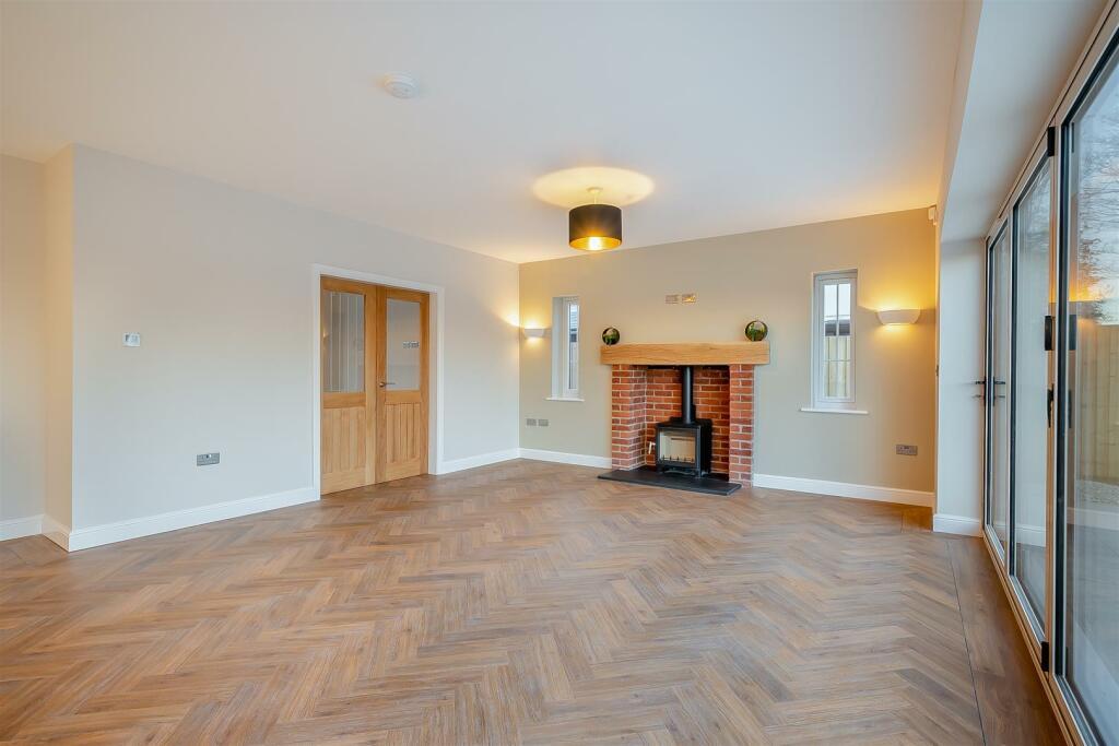 8581130-interior26.jpg