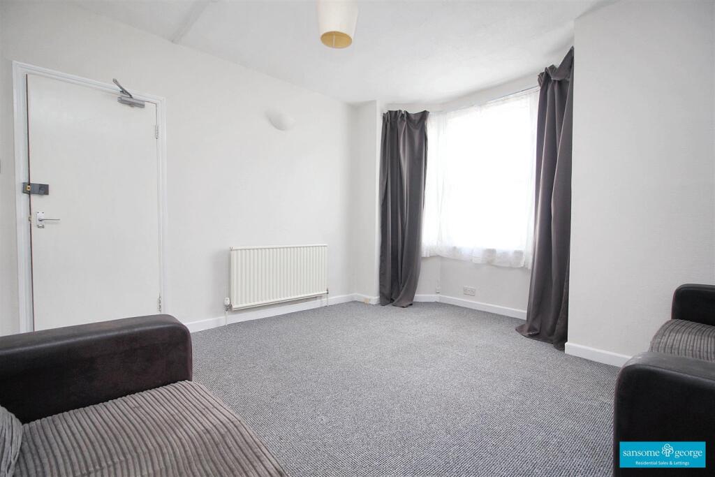 Living Room / Bedroom 5