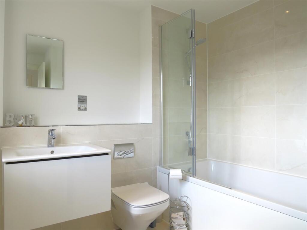 Bathroom.JPG