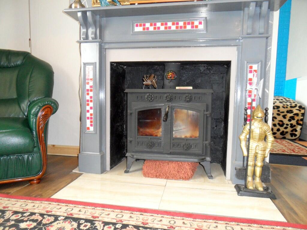 LOUNGE FIREPLACE