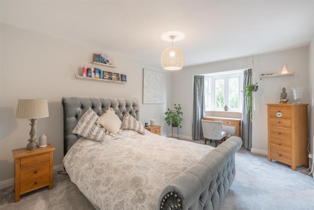 5 Abbots Mere Close-26.jpg