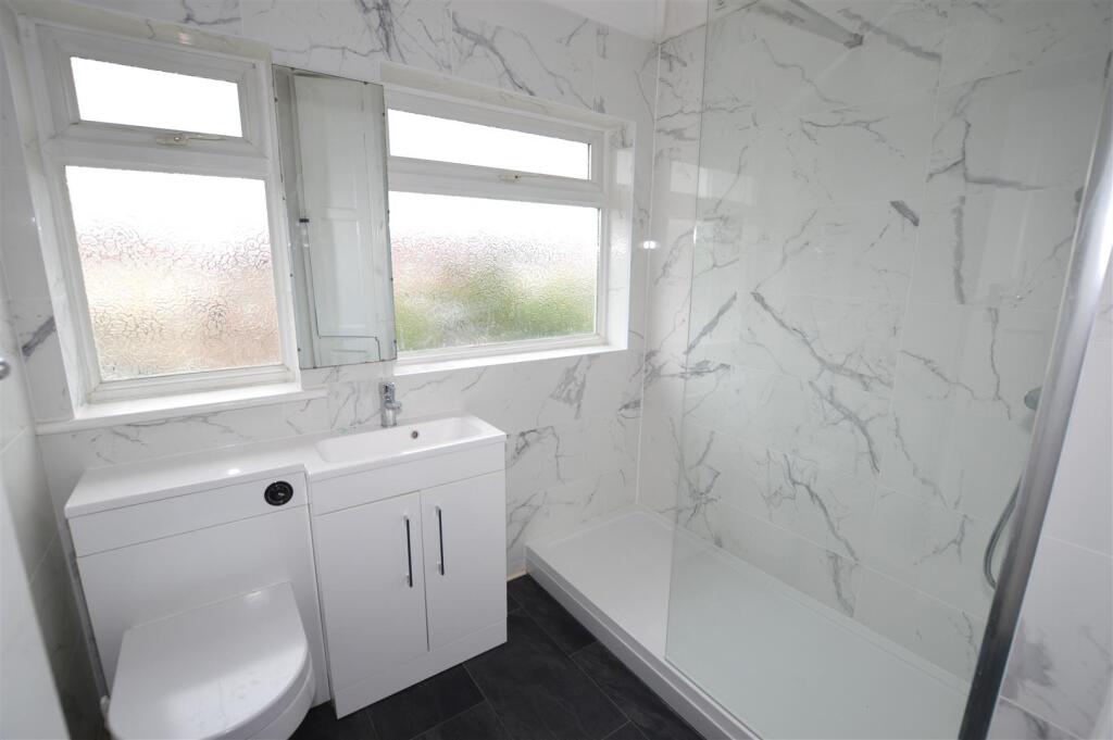 11 Milner Drive shower.JPG