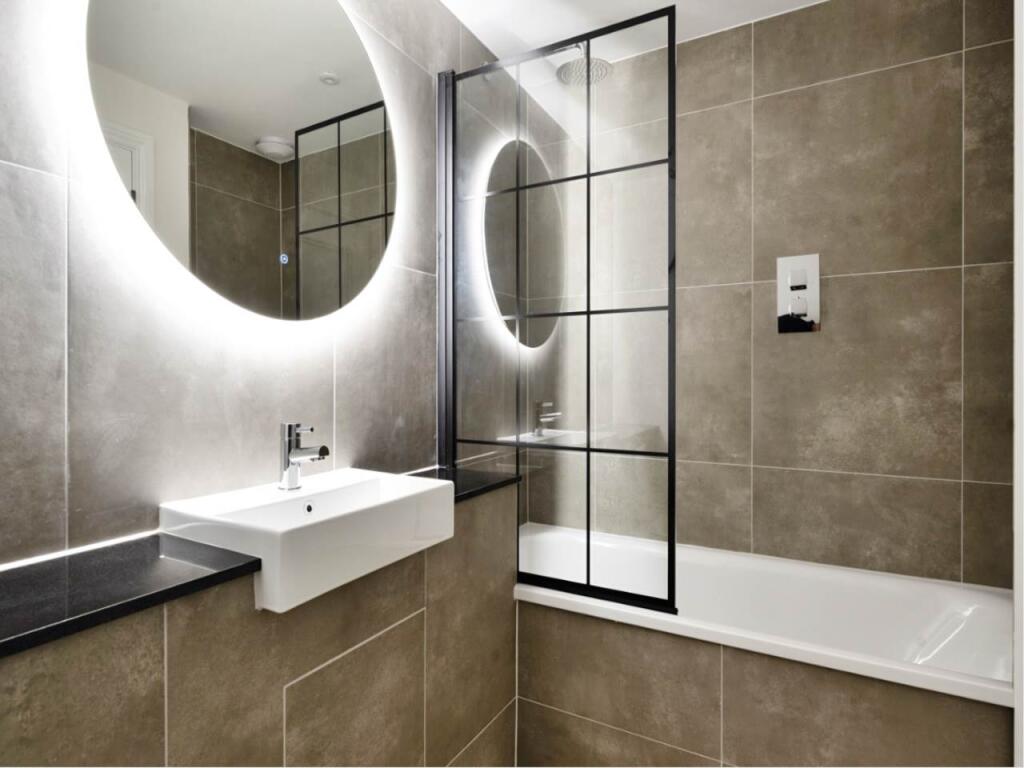 bathroom2 flat 3