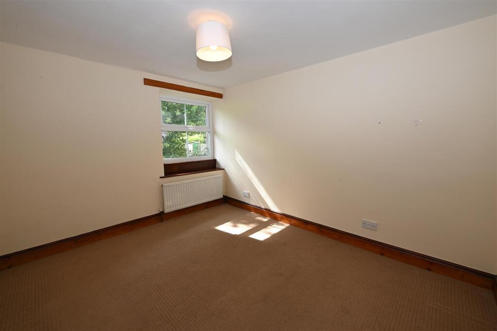 BEDROOM (VIEWS)