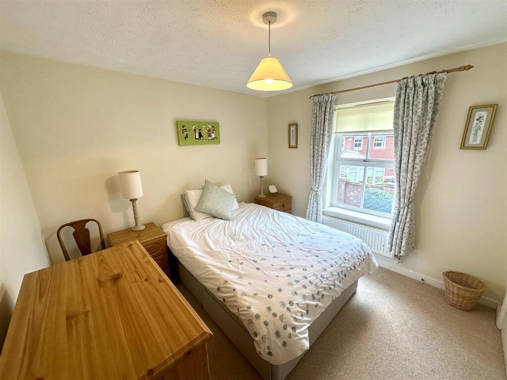 BEDROOM 2