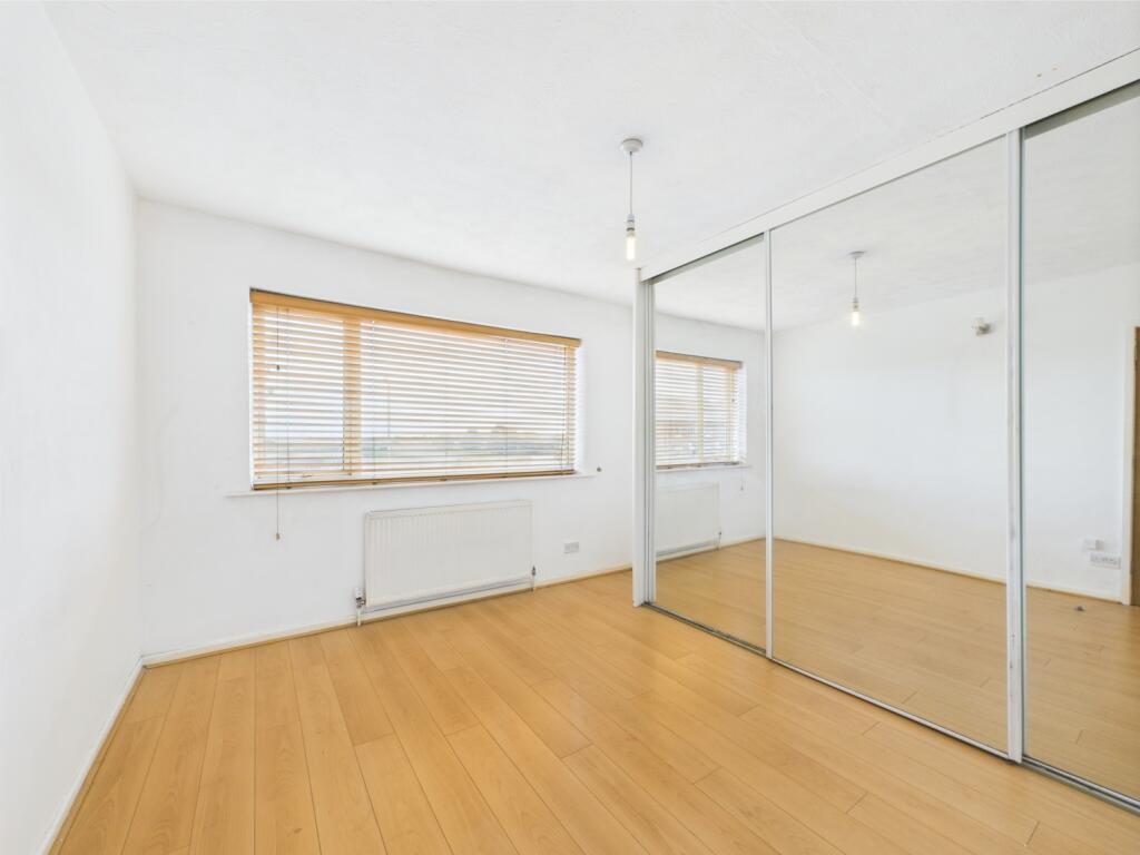 CAM02386G0-PR0129-STILL007