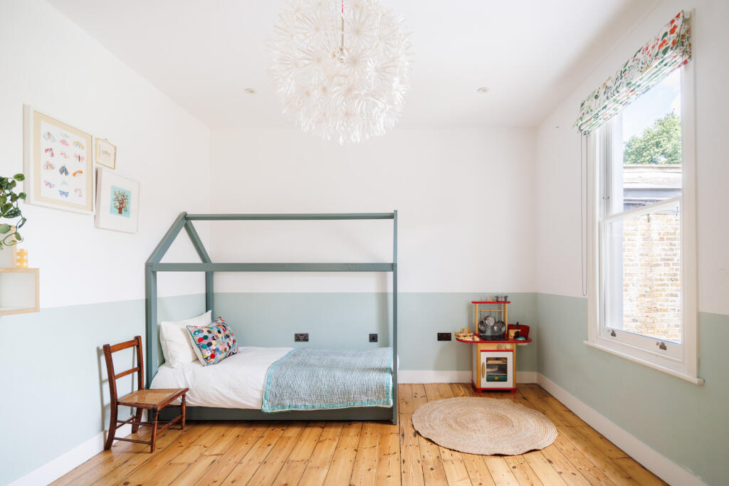 288316 - FrancisRoadLondonE10-JSouteyrat-0914.jpg