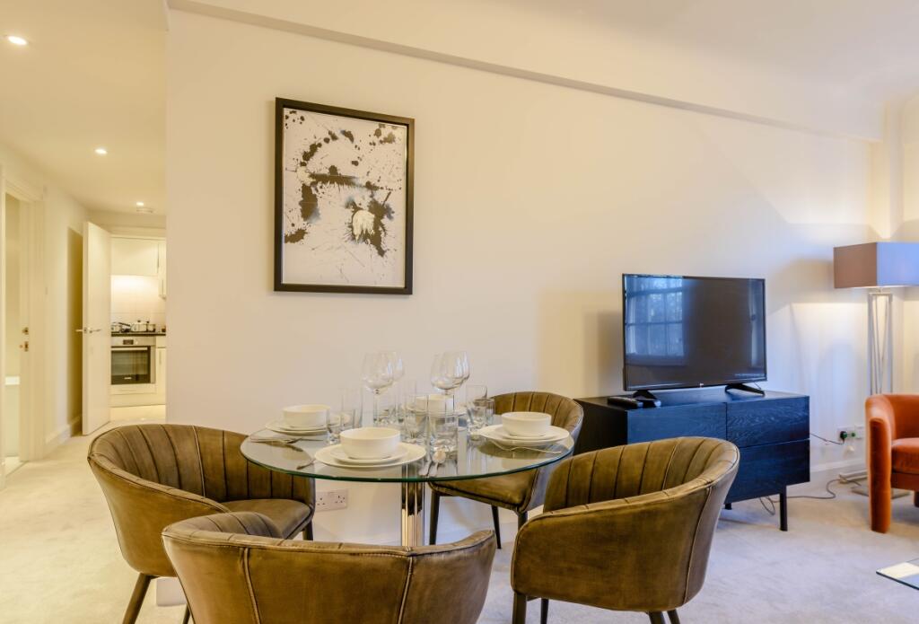 8447084-interior_06