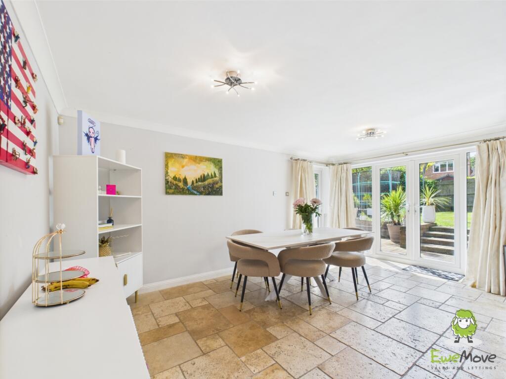 CAM03778G0-PR0239-STILL014