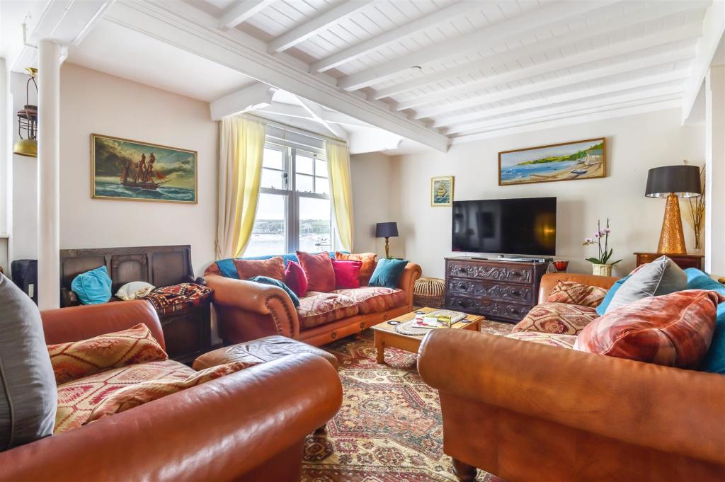 Living Area.jpg