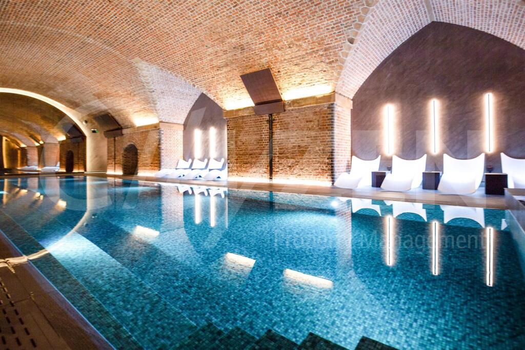 RESIDENTS POOL