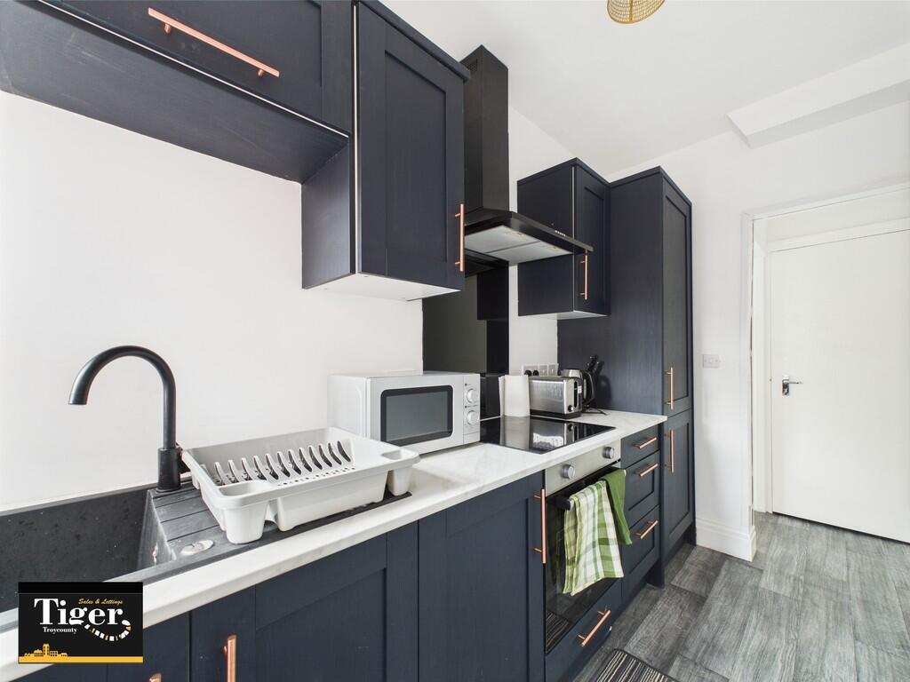 CAM02176G0-PR0563...