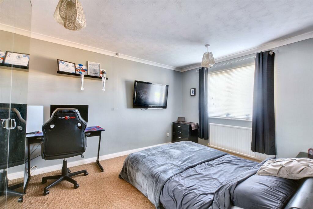 Bedroom 1_1.jpeg