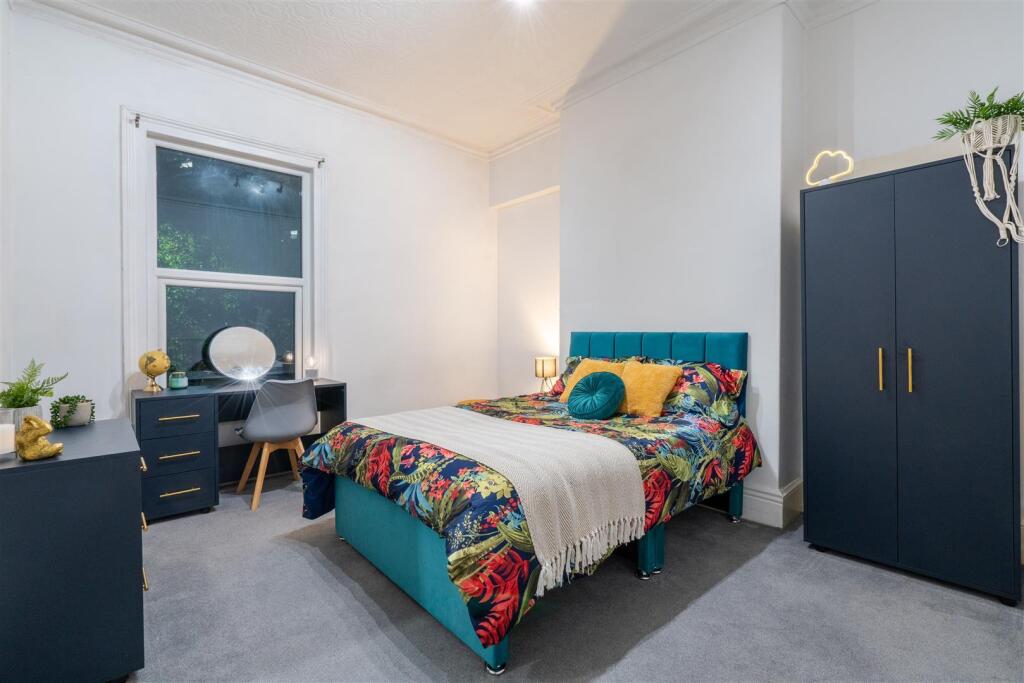 433 Glossop - Bedroom