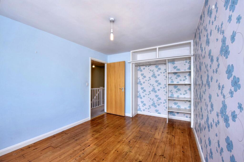 5 Dobsons Close, Rayleigh, Essex, SS6 7NZ