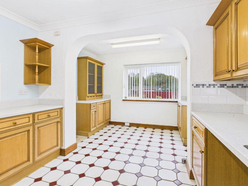 Kitchen to breakfast area