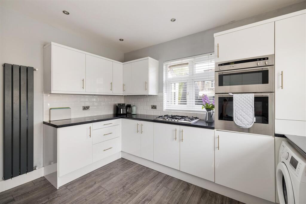 Chigwell Road, E18