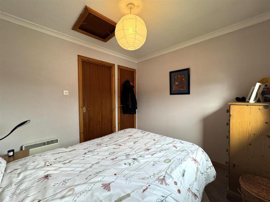 BEDROOM 1.1.JPG