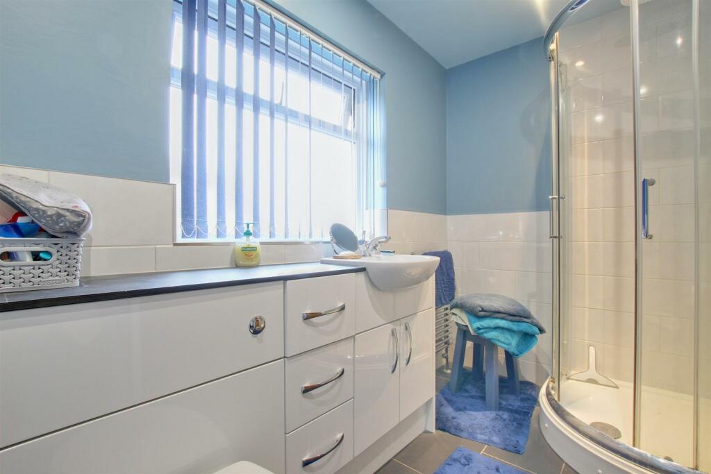 BATHROOM/WC