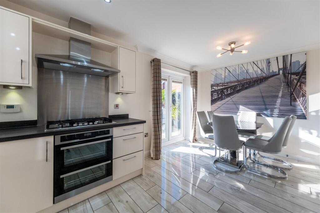 27 Shakerley Close-002.jpg