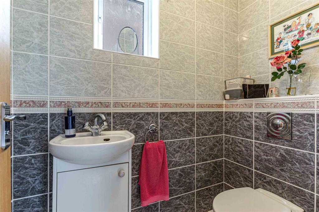 6 Eildon Lodge Gardens Galashiels Low Res 20.JPG