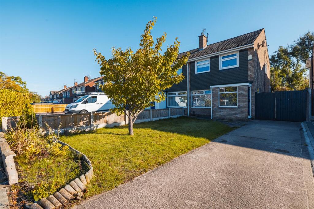 207, Brookhurst Avenue-1.jpg