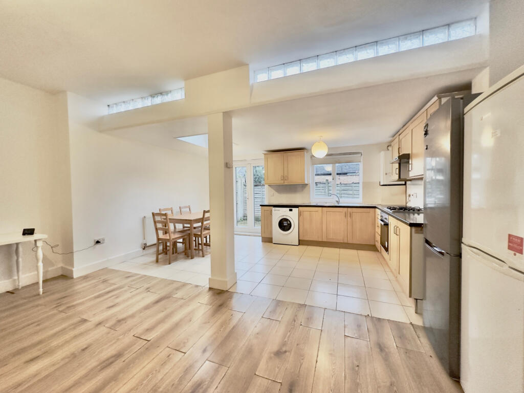 6 Bedrooms Terraced House to Let in Tooting