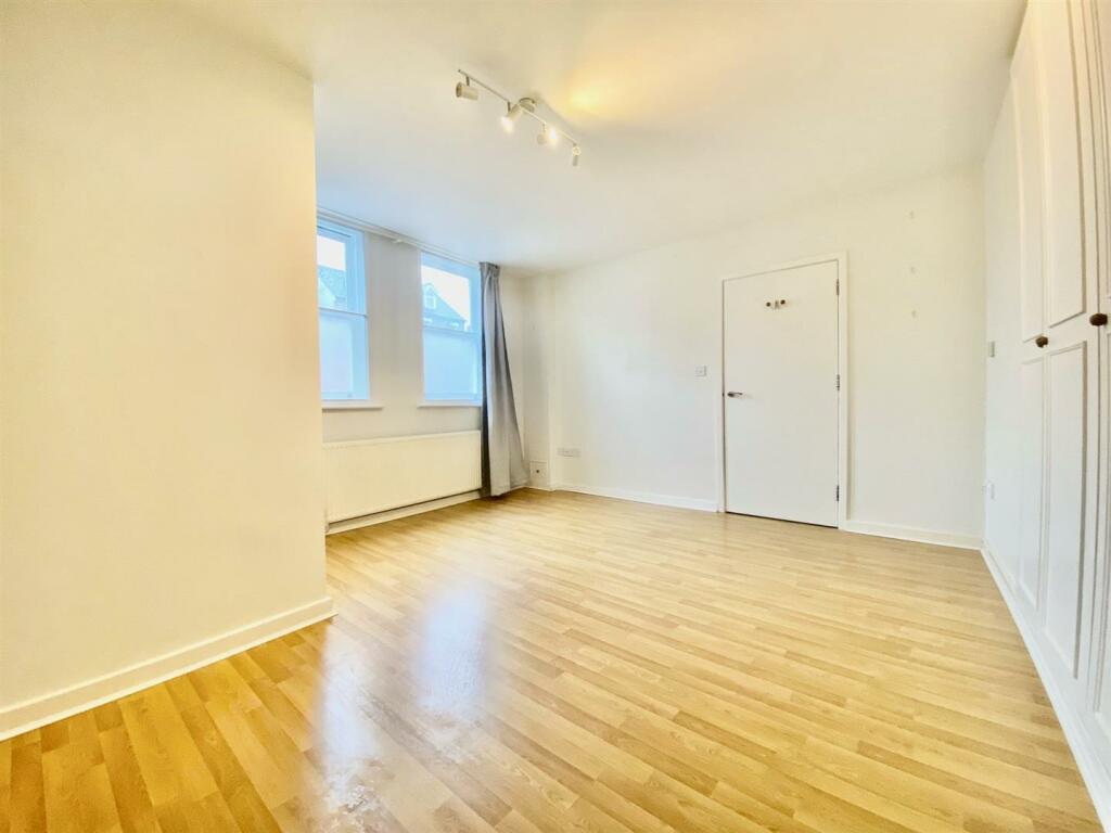 Master Bedroom.jpg