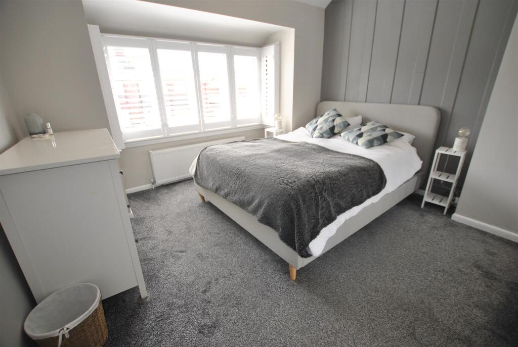 MAIN BEDROOM