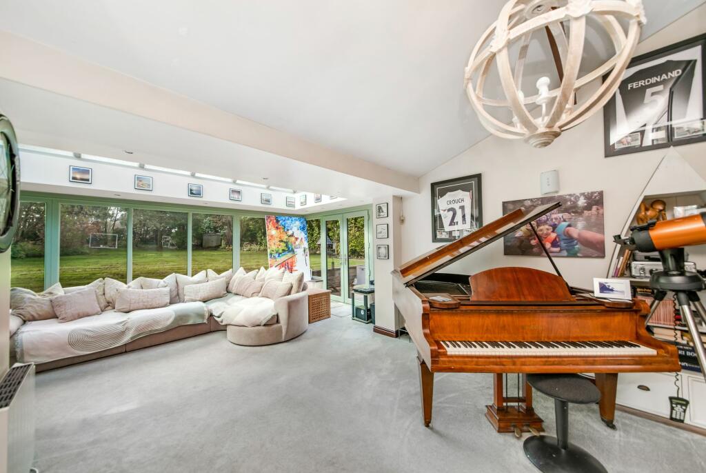 GARDEN ROOM
