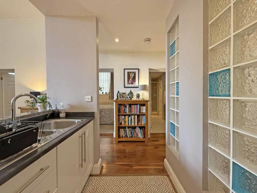 Evans Court - Kitchen 2.jpg