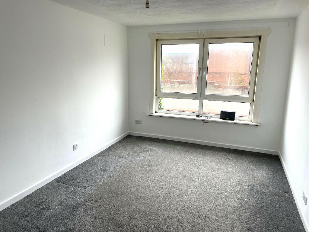 Lounge 4.8m x 2.9m