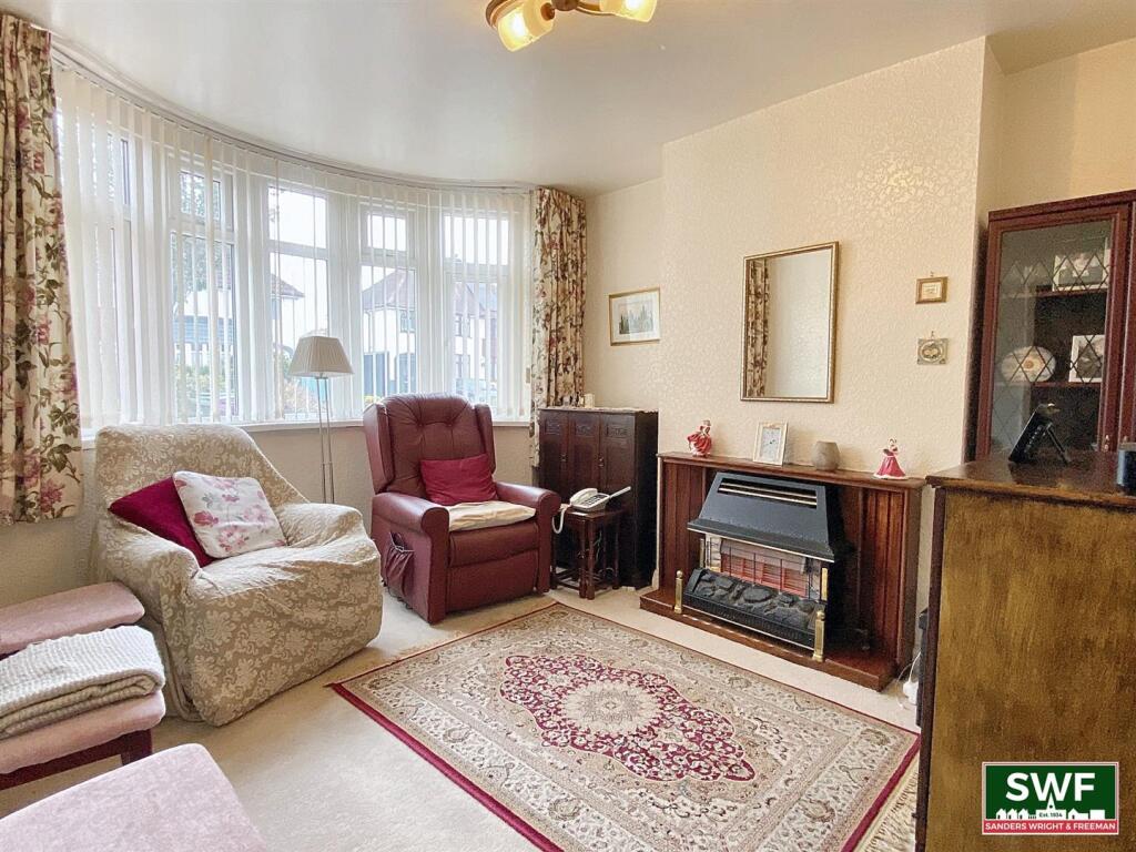 Sitting room4.jpg