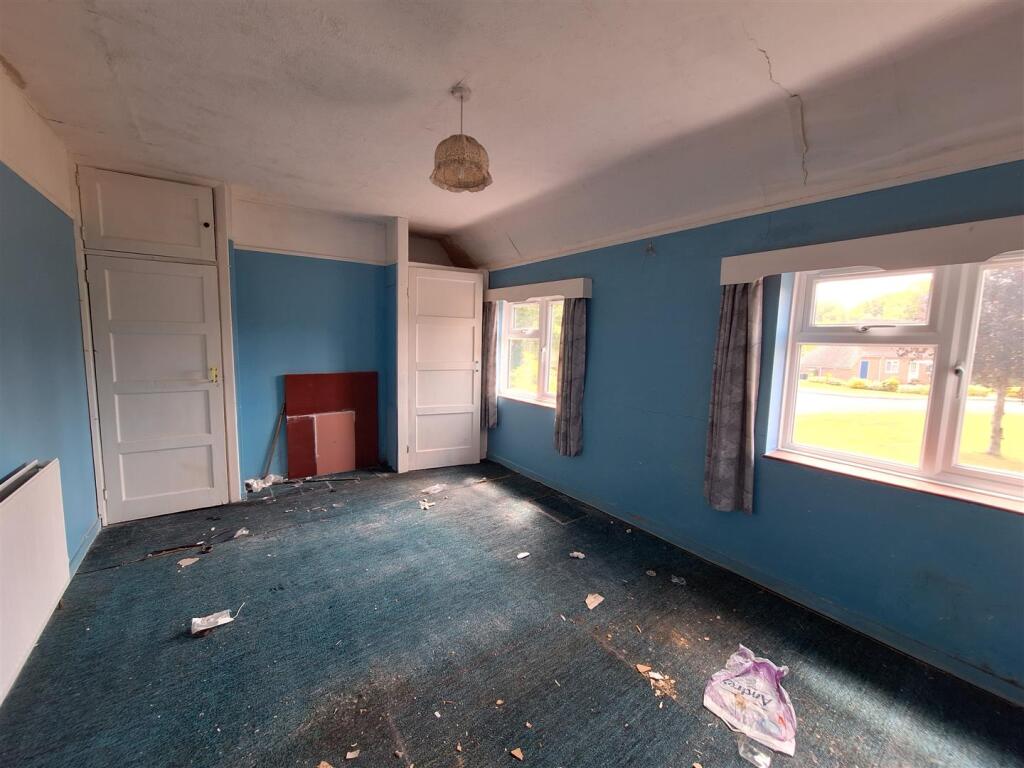 9 Church View bed 1.jpg