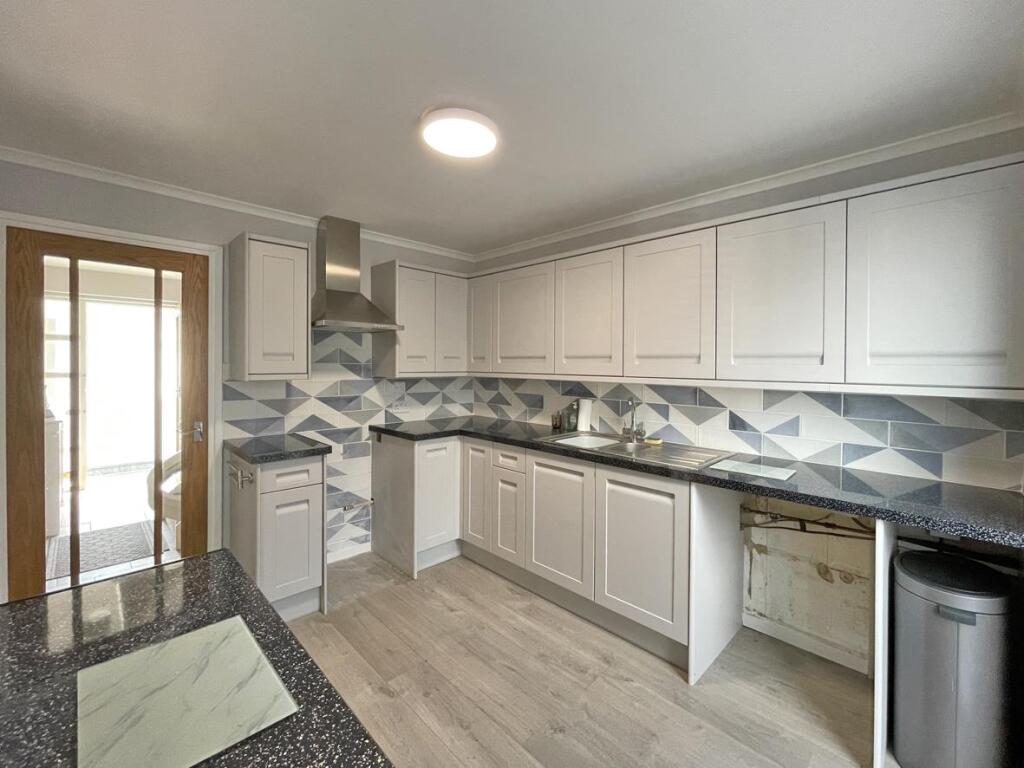 Walkhampton Walk 35-Kitchen.jpg