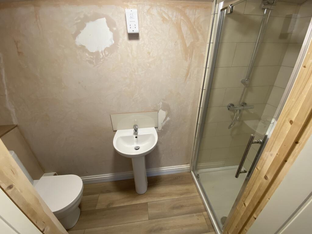 Bed 1 Ensuite T202509121448.jpg