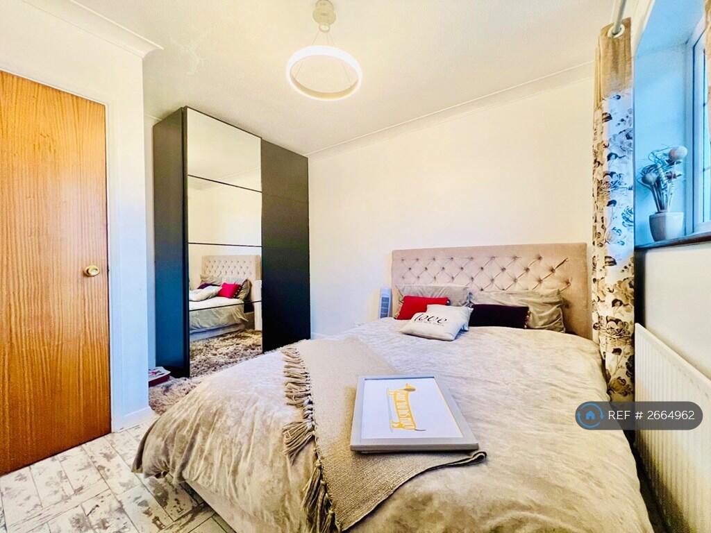 Bedroom 3 (King Size Bed)