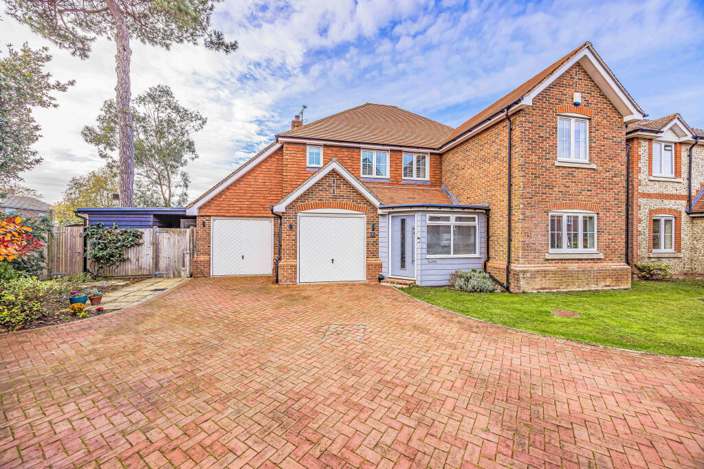 Willowmead Close, Runcton, Chichester