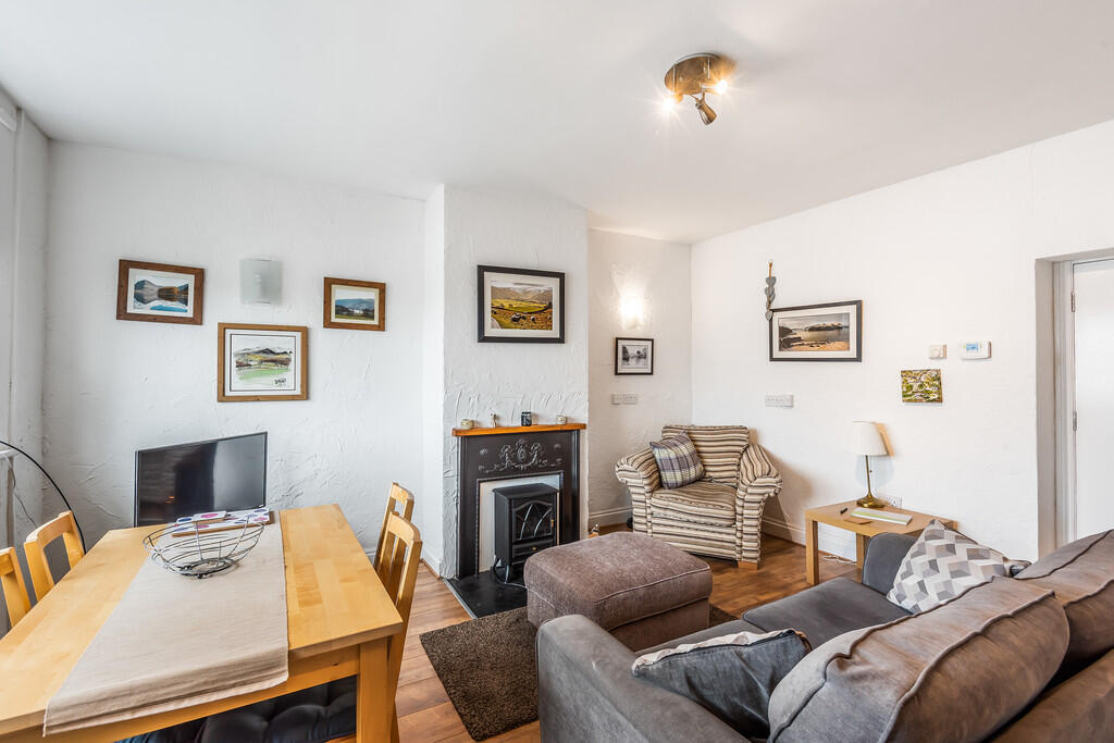 Living Room/Dinin...