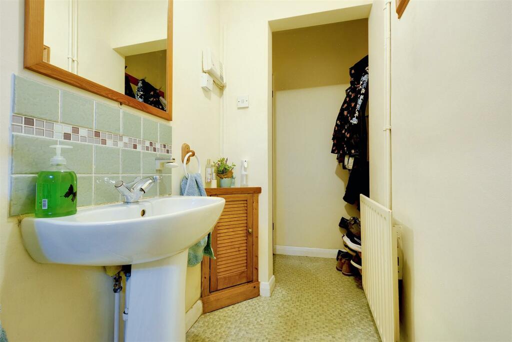 Downstairs WC_2.jpeg