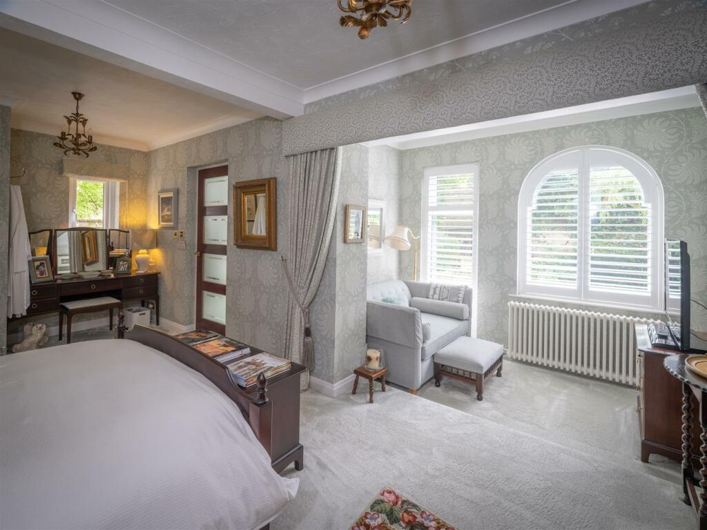 BEDROOM 2